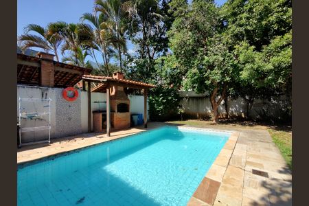 Casa de condomínio à venda com 316m², 5 quartos e 2 vagas Casa de condomínio à venda com 316m², 5 quartos e 2 vagasPiscina