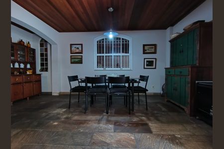 Casa de condomínio à venda com 316m², 5 quartos e 2 vagas Casa de condomínio à venda com 316m², 5 quartos e 2 vagasSala de Jantar