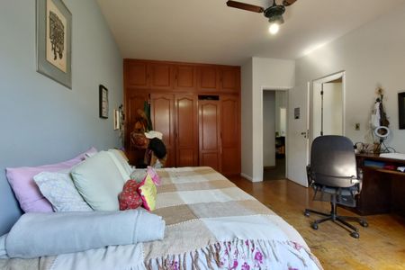 Casa de condomínio à venda com 316m², 5 quartos e 2 vagas Casa de condomínio à venda com 316m², 5 quartos e 2 vagasQuarto 4 - Suíte