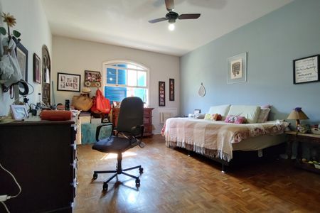 Casa de condomínio à venda com 316m², 5 quartos e 2 vagas Casa de condomínio à venda com 316m², 5 quartos e 2 vagasQuarto 4 - Suíte