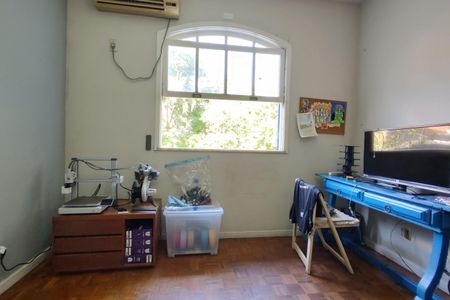 Casa de condomínio à venda com 316m², 5 quartos e 2 vagas Casa de condomínio à venda com 316m², 5 quartos e 2 vagasQuarto 1