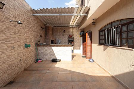 Casa para alugar com 300m², 4 quartos e 4 vagasQuintal