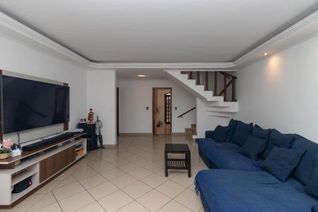 Casa para alugar com 300m², 4 quartos e 4 vagasSala