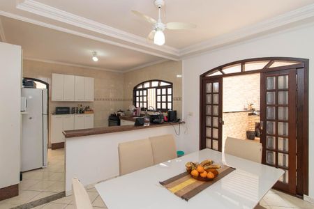 Casa para alugar com 300m², 4 quartos e 4 vagasCozinha