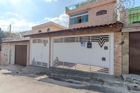 Casa para alugar com 300m², 4 quartos e 4 vagasFachada