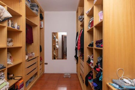 Casa para alugar com 300m², 4 quartos e 4 vagasCloset da suíte 1