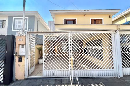Casa à venda com 112m², 3 quartos e 2 vagasFachada