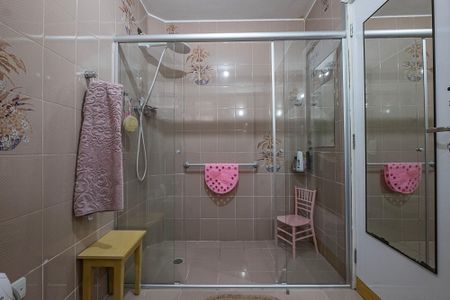 Apartamento à venda com 171m², 3 quartos e 1 vaga Apartamento à venda com 171m², 3 quartos e 1 vagaSuíte - Banheiro