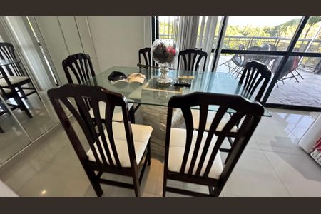 Apartamento à venda com 326m², 5 quartos e 3 vagas Apartamento à venda com 326m², 5 quartos e 3 vagasSala de jantar