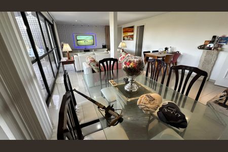 Apartamento à venda com 326m², 5 quartos e 3 vagas Apartamento à venda com 326m², 5 quartos e 3 vagasSala de jantar