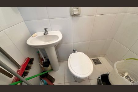 Apartamento à venda com 326m², 5 quartos e 3 vagas Apartamento à venda com 326m², 5 quartos e 3 vagasBanheiro de serviço