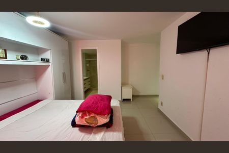 Apartamento à venda com 326m², 5 quartos e 3 vagas Apartamento à venda com 326m², 5 quartos e 3 vagasSuíte 2