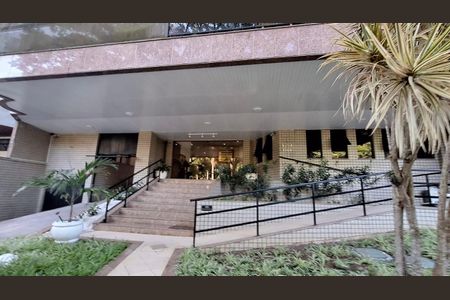 Apartamento à venda com 326m², 5 quartos e 3 vagas Apartamento à venda com 326m², 5 quartos e 3 vagasFachada