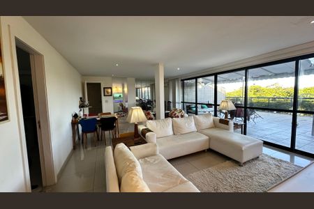 Apartamento à venda com 326m², 5 quartos e 3 vagas Apartamento à venda com 326m², 5 quartos e 3 vagasSala