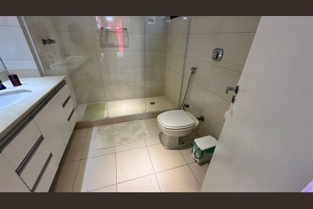 Apartamento à venda com 326m², 5 quartos e 3 vagas Apartamento à venda com 326m², 5 quartos e 3 vagasBanheiro da Suíte 2