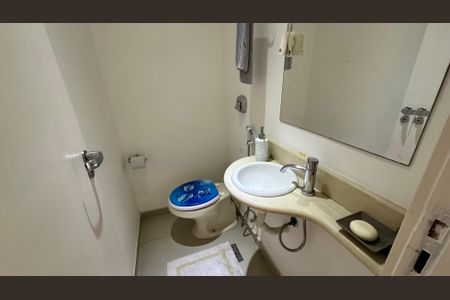 Apartamento à venda com 326m², 5 quartos e 3 vagas Apartamento à venda com 326m², 5 quartos e 3 vagasLavabo