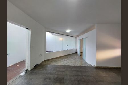 Casa para alugar com 325m², 4 quartos e 1 vaga Casa para alugar com 325m², 4 quartos e 1 vagaSala de Jantar