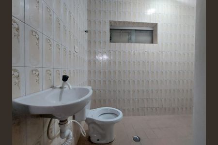 Casa para alugar com 325m², 4 quartos e 1 vaga Casa para alugar com 325m², 4 quartos e 1 vagaBanheiro Social