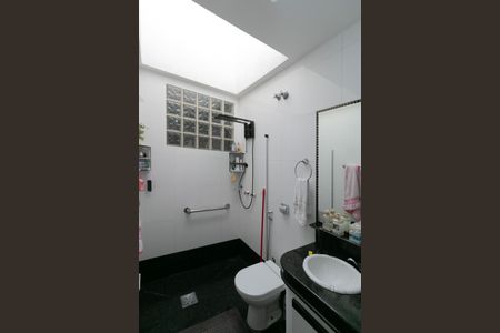 Casa à venda com 300m², 5 quartos e 3 vagasBanheiro