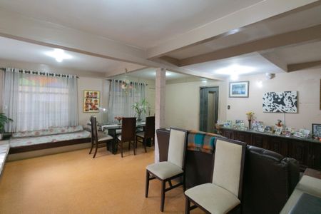 Casa à venda com 300m², 5 quartos e 3 vagasSala