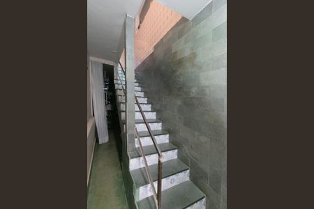 Casa à venda com 300m², 5 quartos e 3 vagasEscada