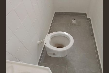 Banheiro de kitnet/studio à venda com 1 quarto, 32m² em Pinheiros, São Paulo