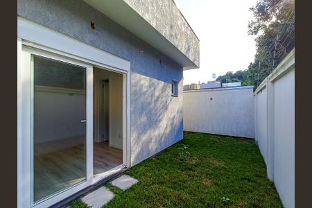 Casa de condomínio à venda com 111m², 3 quartos e 2 vagasQuintal