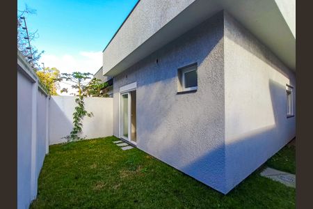 Casa de condomínio à venda com 111m², 3 quartos e 2 vagasQuintal