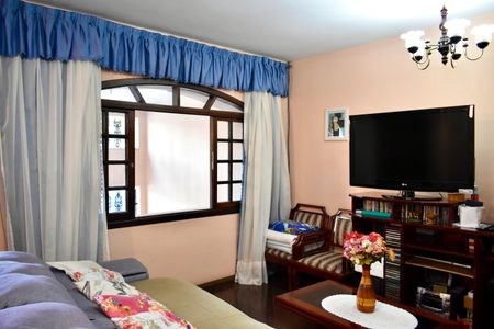 Casa para alugar com 220m², 3 quartos e 2 vagas Casa para alugar com 220m², 3 quartos e 2 vagasSala