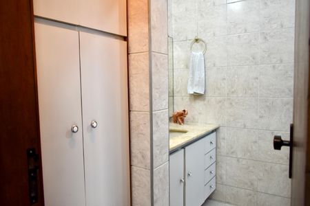 Casa para alugar com 220m², 3 quartos e 2 vagas Casa para alugar com 220m², 3 quartos e 2 vagasBanheiro da Suíte 1