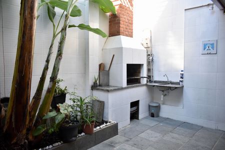 Casa para alugar com 220m², 3 quartos e 2 vagas Casa para alugar com 220m², 3 quartos e 2 vagasQuintal