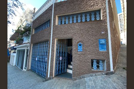 Casa para alugar com 220m², 3 quartos e 2 vagas Casa para alugar com 220m², 3 quartos e 2 vagasFachada