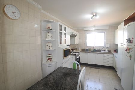 Apartamento à venda com 126m², 4 quartos e 2 vagasCozinha