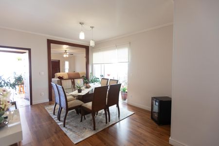 Casa à venda com 280m², 3 quartos e 3 vagasSala