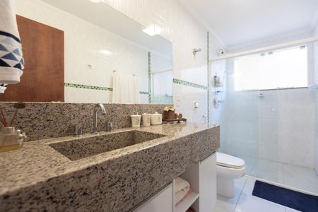 Casa à venda com 280m², 3 quartos e 3 vagasSuíte Banheiro