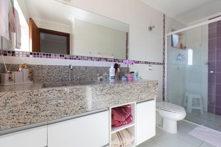 Casa à venda com 280m², 3 quartos e 3 vagasSuíte Banheiro