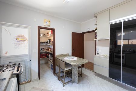 Casa à venda com 280m², 3 quartos e 3 vagasCozinha