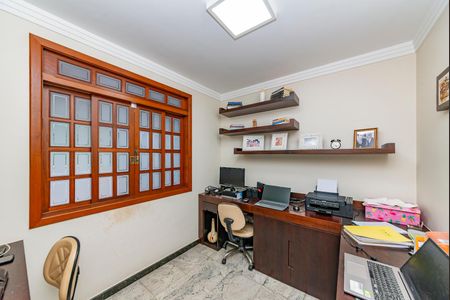 Casa à venda com 500m², 3 quartos e 4 vagasEscritório