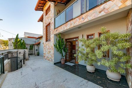 Casa à venda com 500m², 3 quartos e 4 vagasEntrada