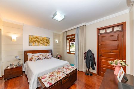 Casa à venda com 500m², 3 quartos e 4 vagasSuíte 1