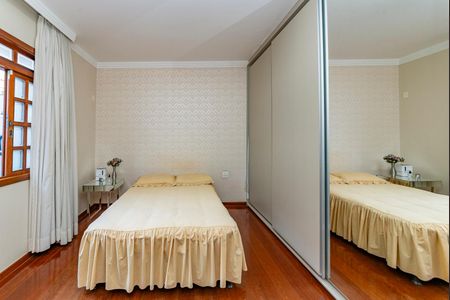 Casa à venda com 500m², 3 quartos e 4 vagasSuíte 2