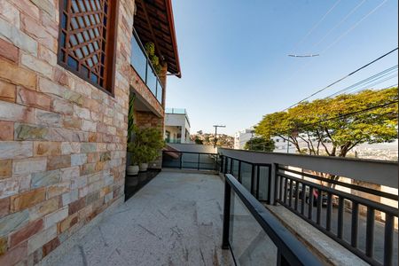 Casa à venda com 500m², 3 quartos e 4 vagasEntrada