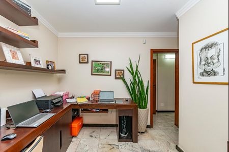 Casa à venda com 500m², 3 quartos e 4 vagasEscritório