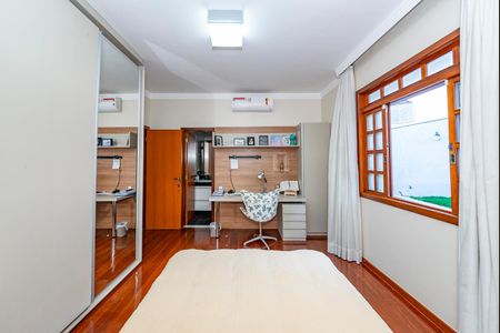 Casa à venda com 500m², 3 quartos e 4 vagasSuíte 2