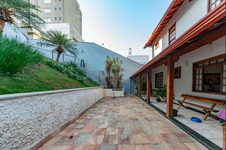 Casa à venda com 500m², 3 quartos e 4 vagasQuintal