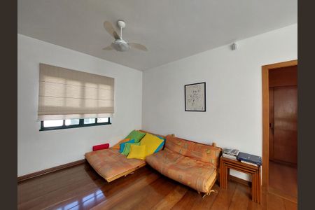 Casa à venda com 348m², 3 quartos e 5 vagas Casa à venda com 348m², 3 quartos e 5 vagasSala de TV