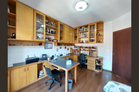 Casa à venda com 348m², 3 quartos e 5 vagas Casa à venda com 348m², 3 quartos e 5 vagasQuarto 3