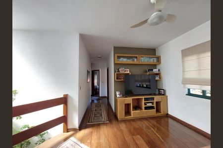 Casa à venda com 348m², 3 quartos e 5 vagas Casa à venda com 348m², 3 quartos e 5 vagasSala de TV