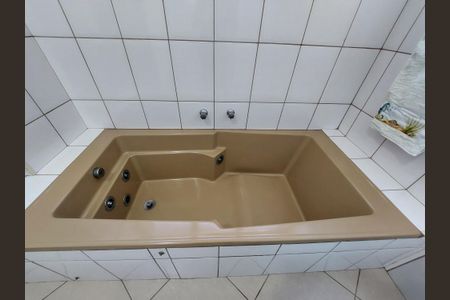 Casa à venda com 348m², 3 quartos e 5 vagas Casa à venda com 348m², 3 quartos e 5 vagasBanheiro da Suíte