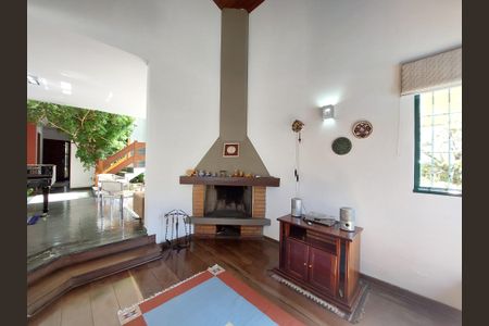 Casa à venda com 348m², 3 quartos e 5 vagas Casa à venda com 348m², 3 quartos e 5 vagasSala da Lareira